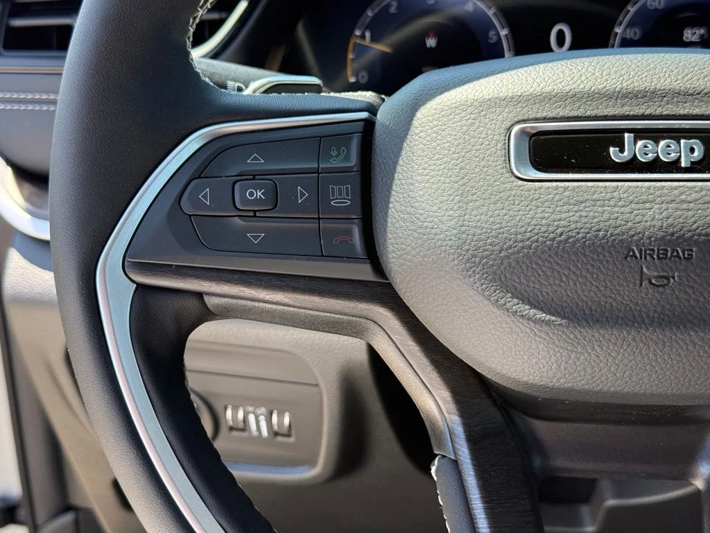 New 2026 Silver Zynith Exterior Paint Jeep Altitude image 14