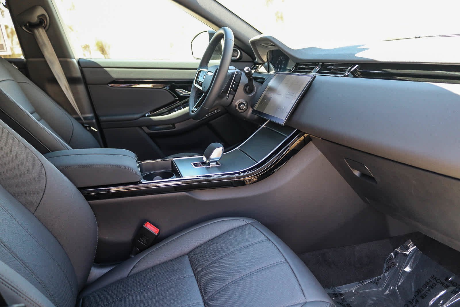 New 2026 Santorini Black Land Rover Core S image 14