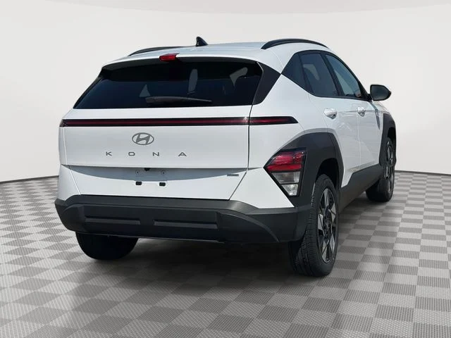 Used 2025 White Hyundai SEL image 5