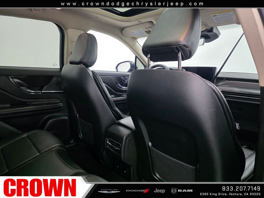 Used 2024 Black Lincoln Grand Touring image 16
