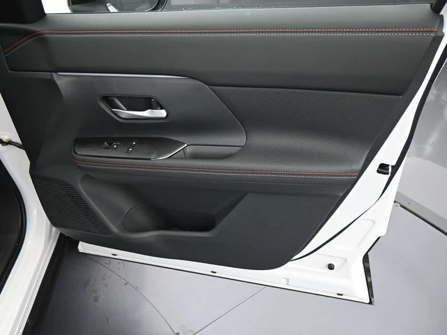 2025 Nissan Kicks SR - Photo 11