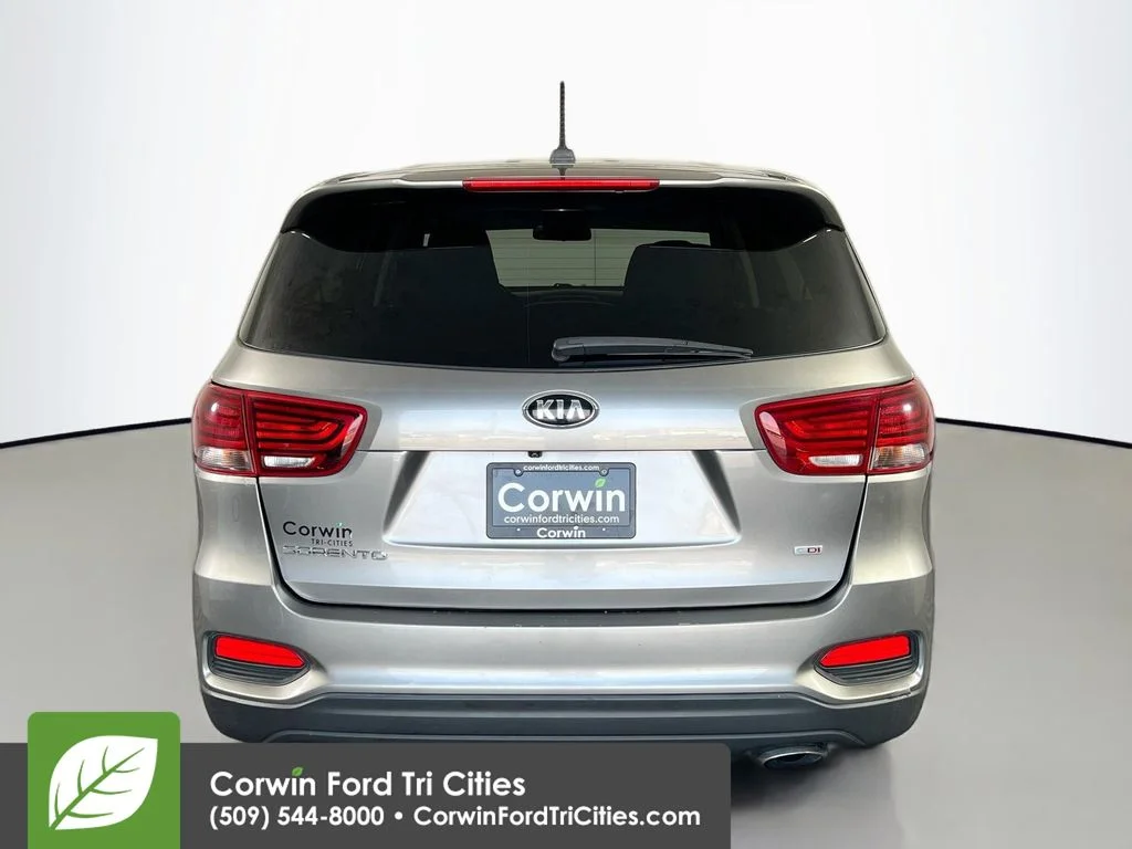 Used 2019 Titanium Silver Kia L image 13