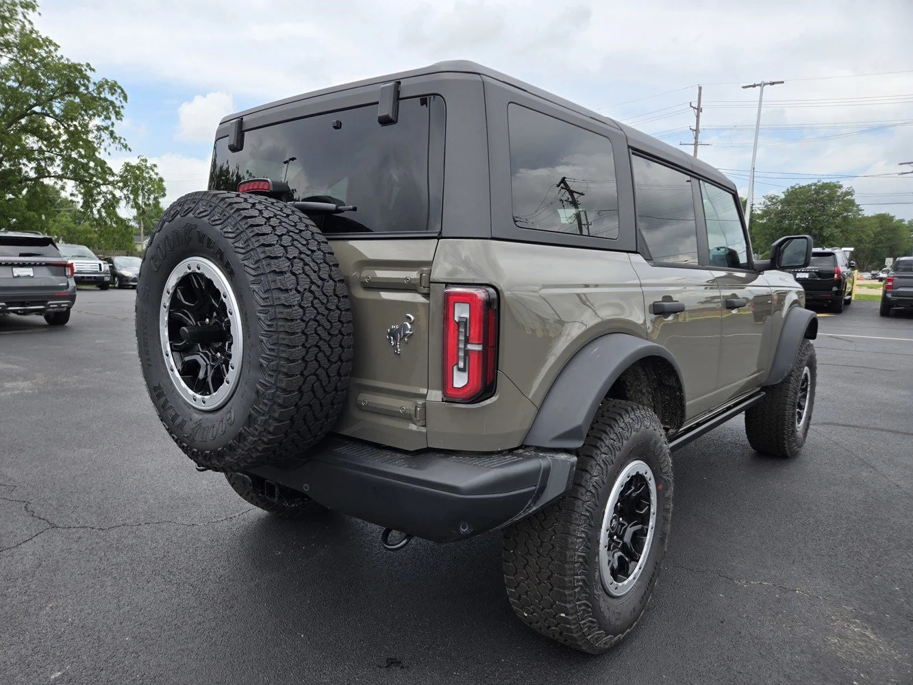 New 2026 Marsh Gray Ford Badlands image 4