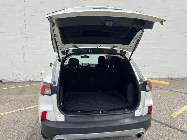 Used 2022 Star White Ford SE image 34