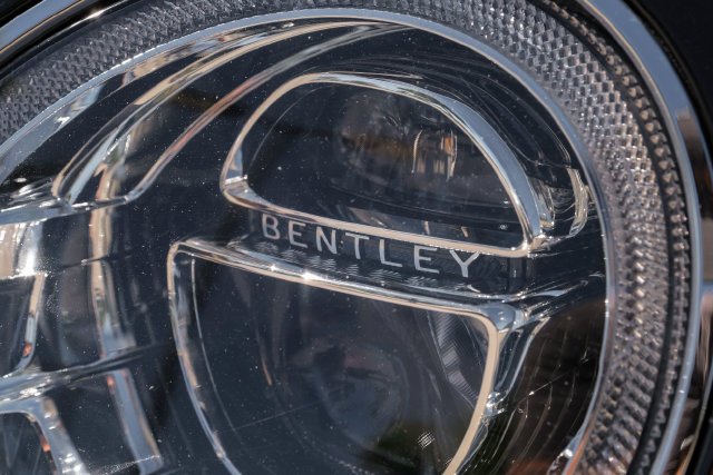 Used 2019 Black Crystal over Cricket Ball Bentley V8 image 69