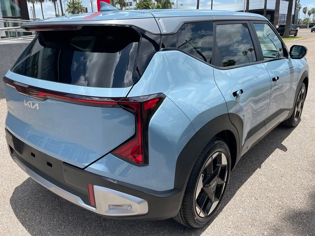 New 2027 Blue Kia S image 8