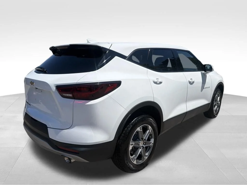 Used 2023 White Chevrolet LT image 5