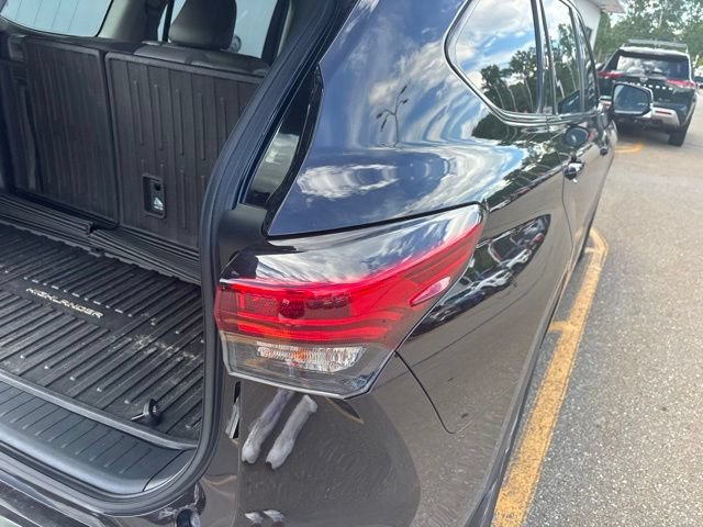 Used 2022 Amber Toyota XLE image 8