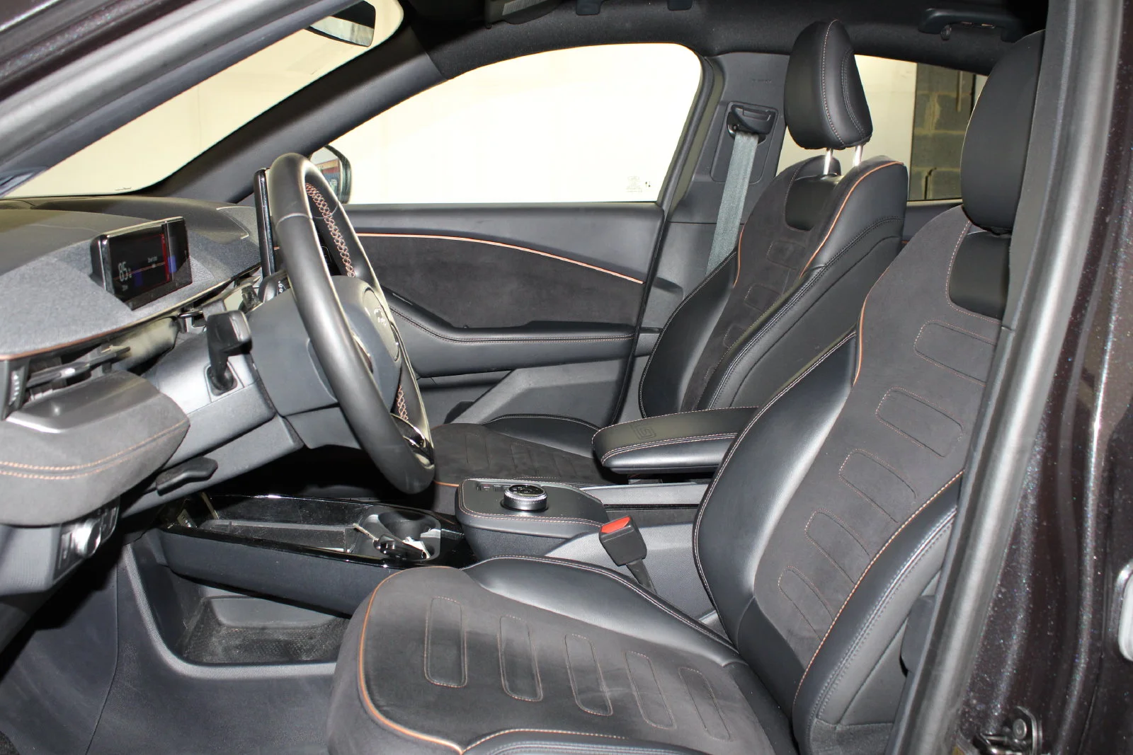 Used 2022 Gray Ford GT image 9