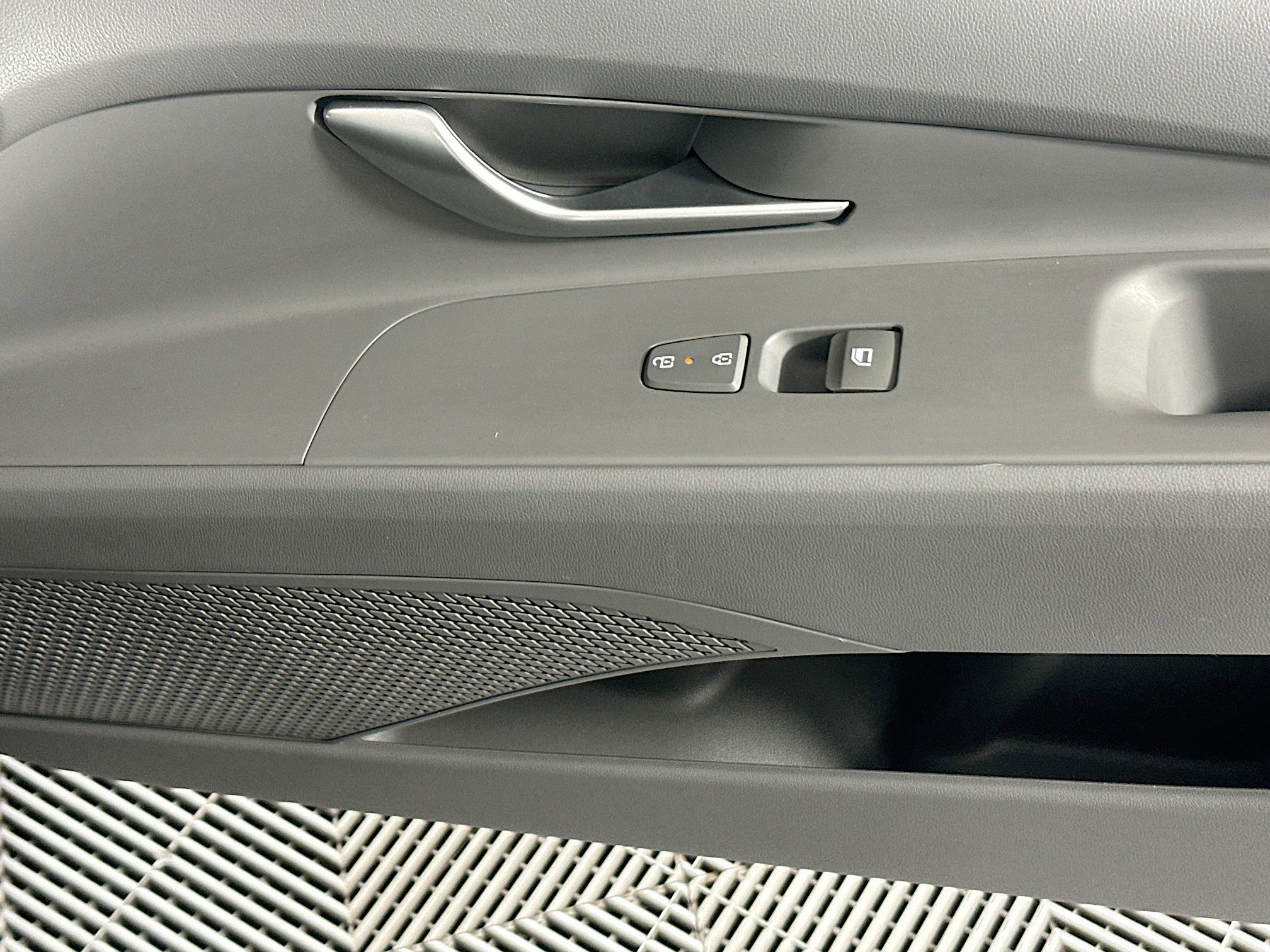 Used 2025 Abyss Black Hyundai SEL Convenience image 29
