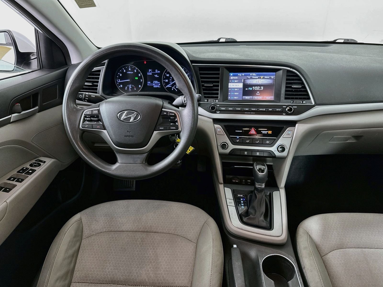 Used 2017 Quartz White Pearl Hyundai SE image 21