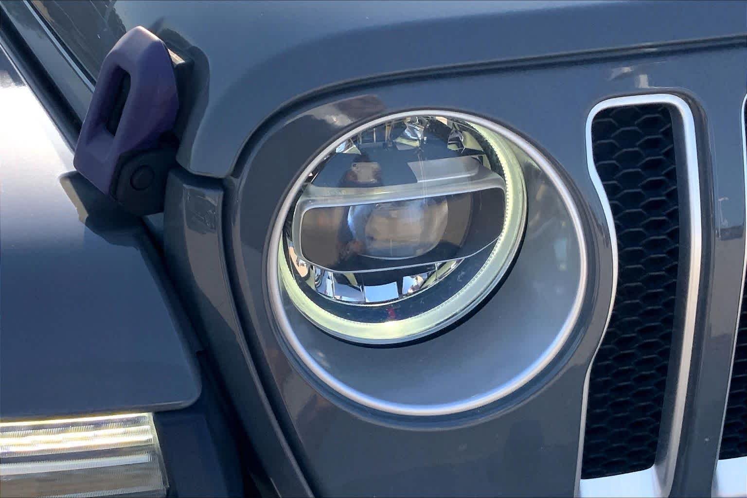 Used 2018 Sting-Gray Clearcoat Jeep Sahara image 26