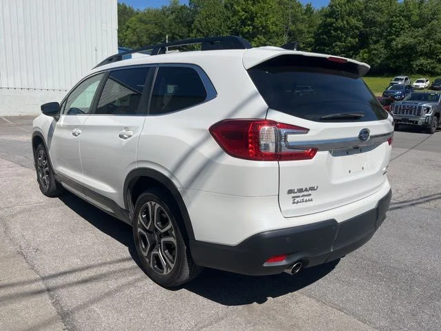 Used 2025 Crystal White Pearl Subaru Limited image 8