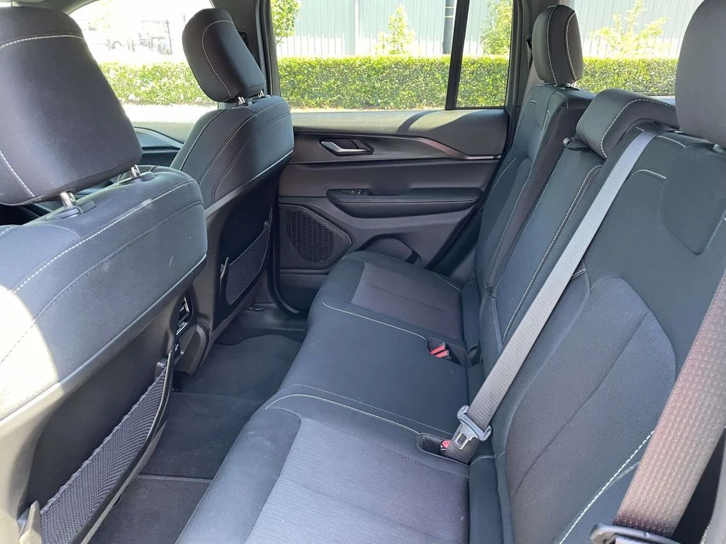 Used 2025 Diamond Black Crystal Pearlcoat Jeep Laredo X image 15