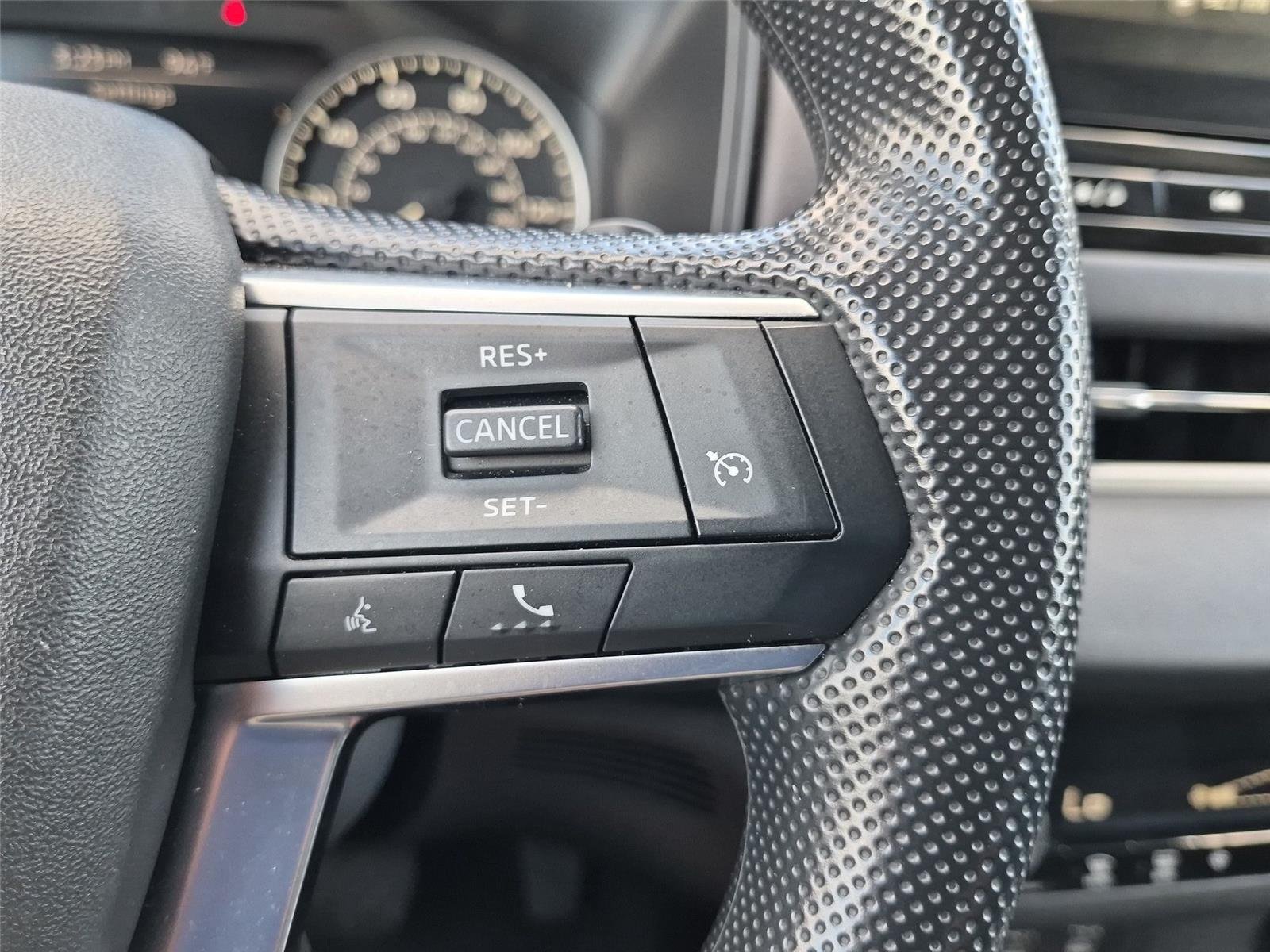 Used 2025 White Diamond Mitsubishi ES image 21