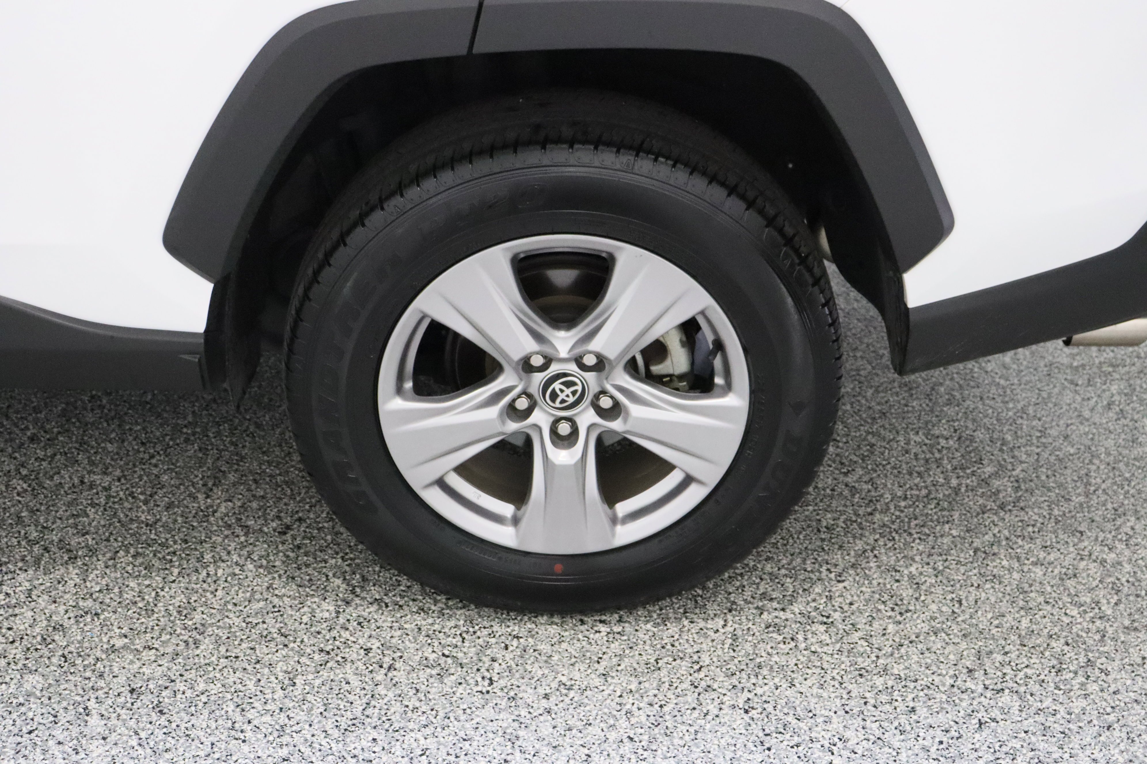 Used 2025 Ice Cap Toyota XLE 2.5L image 10