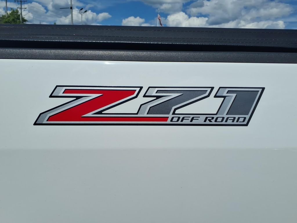 Used 2018 White Chevrolet Z71 image 17