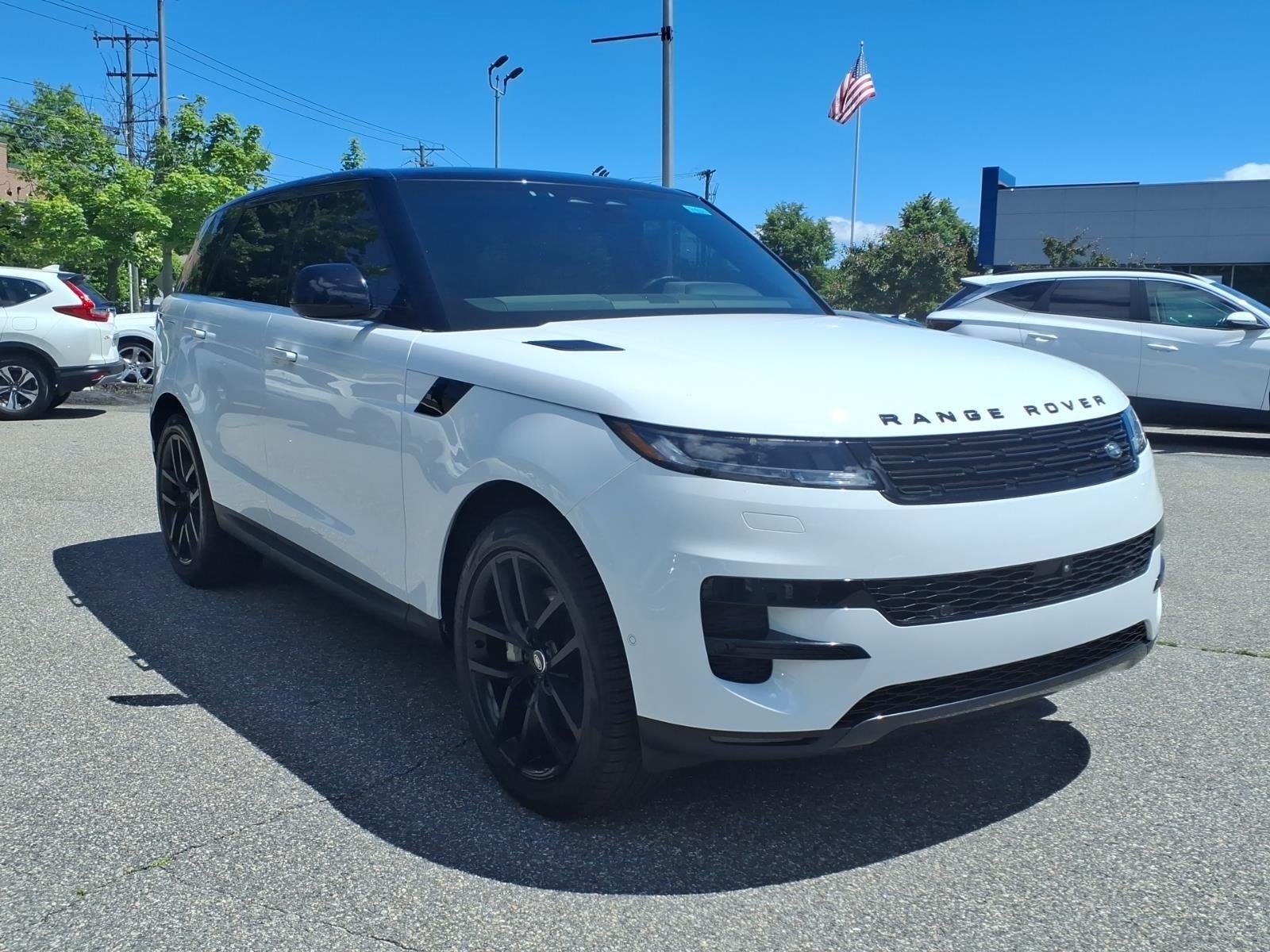 Used 2024 Fuji White Land Rover SE image 3