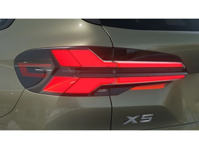 New 2026 Manhattan Green Metallic BMW xDrive40i image 8