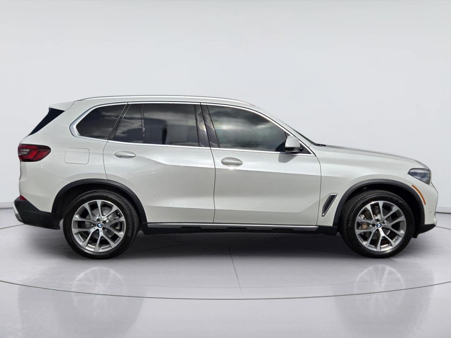 Used 2023 Mineral White Metallic BMW xDrive40i image 7