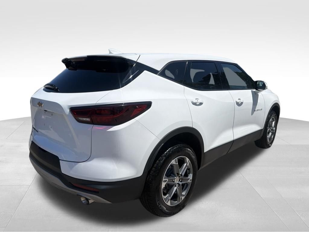 Used 2023 White Chevrolet LT image 5