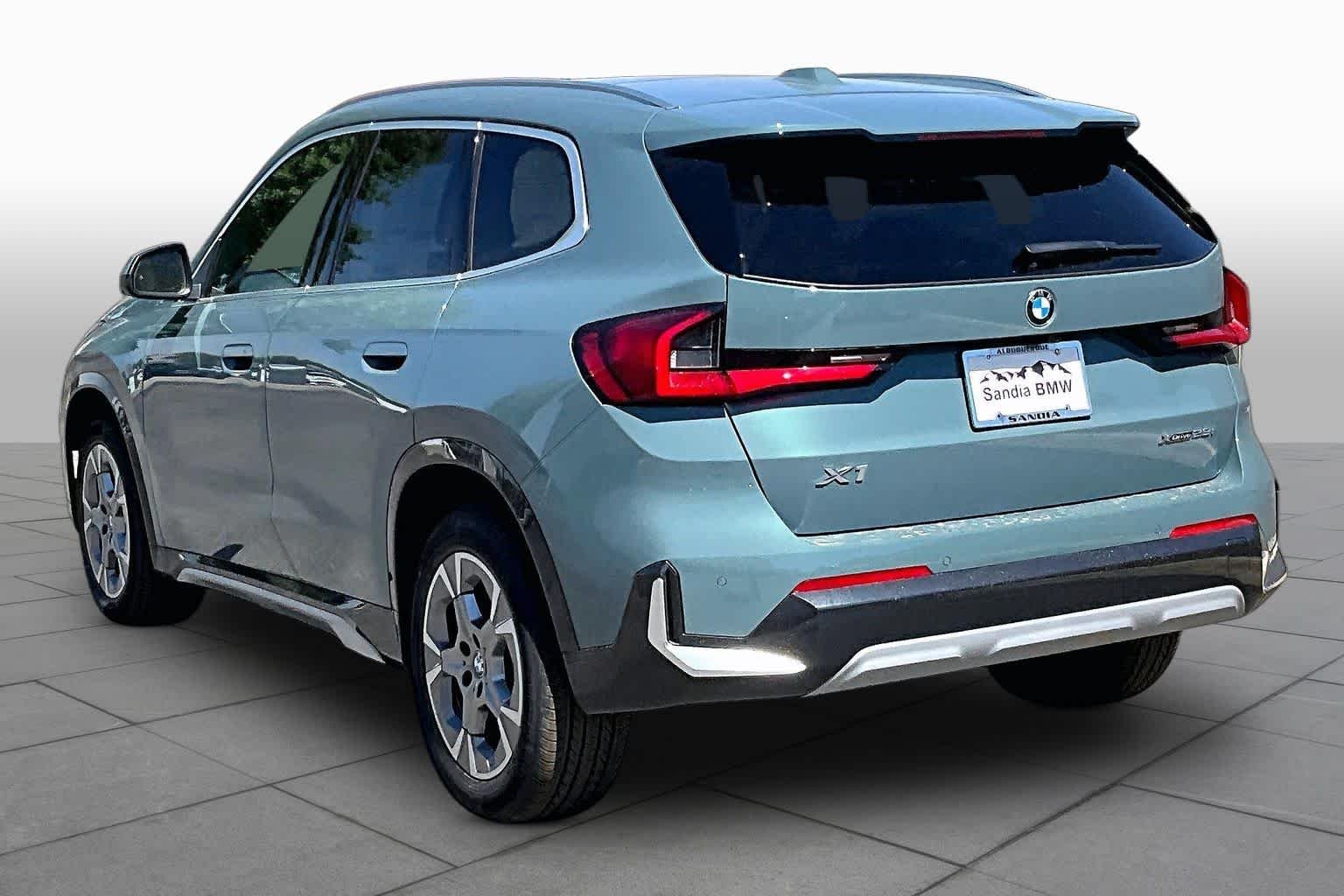 Used 2026 Cape York Green Metallic BMW xDrive28i image 12