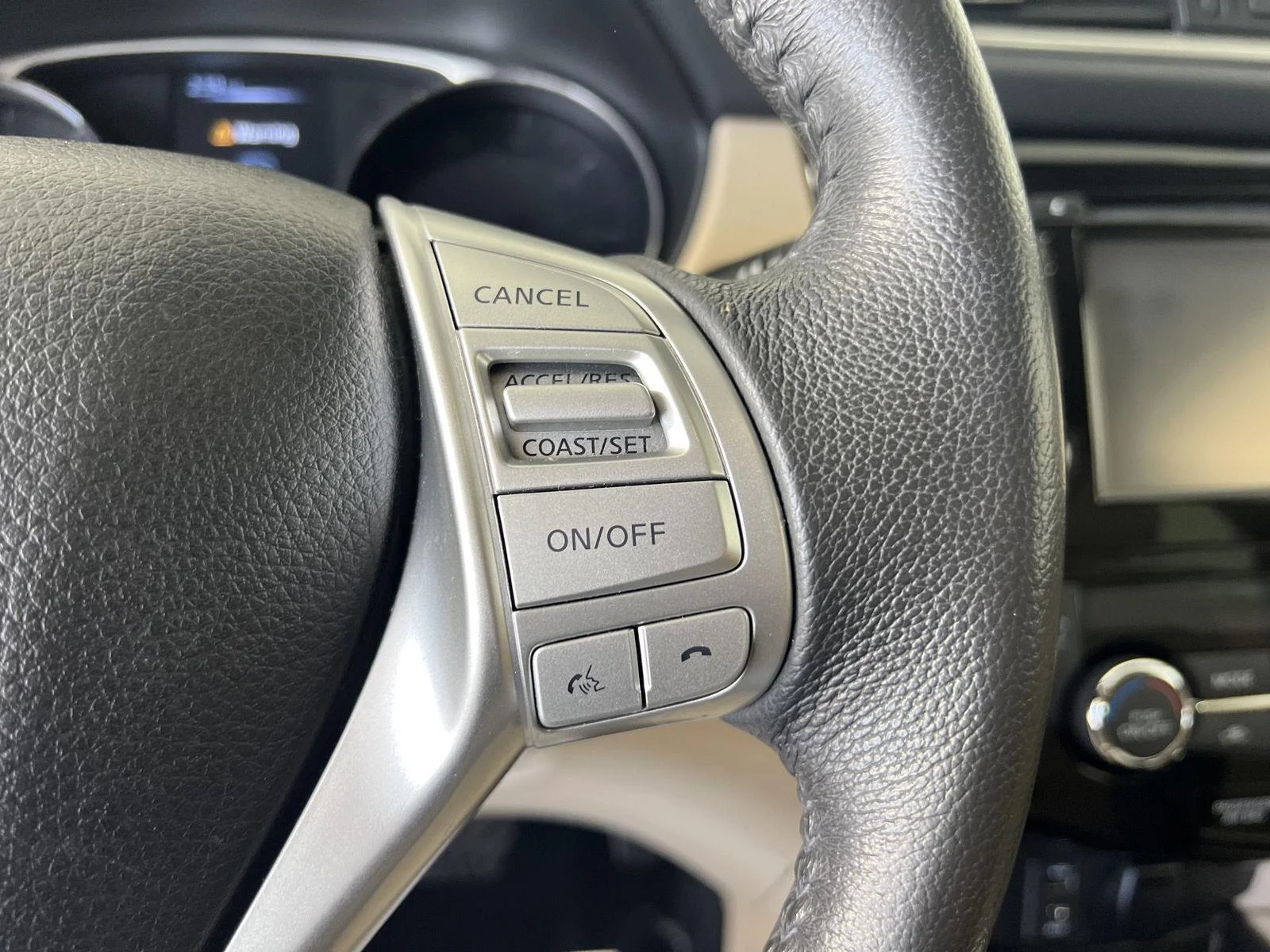 Used 2016 Arctic Blue Metallic Nissan SL image 12