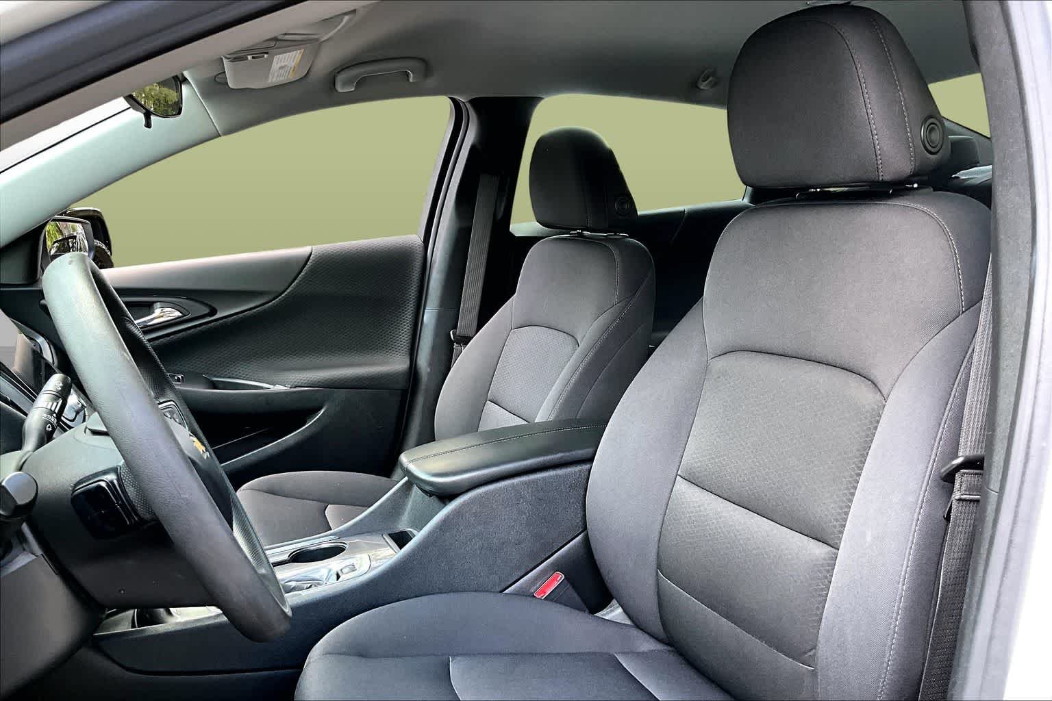 Used 2024 Summit White Chevrolet LT image 8