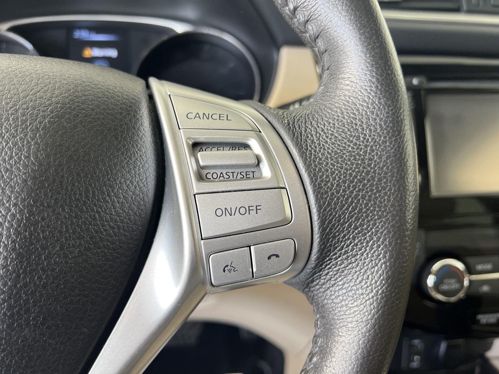 Used 2016 Arctic Blue Metallic Nissan SL image 12
