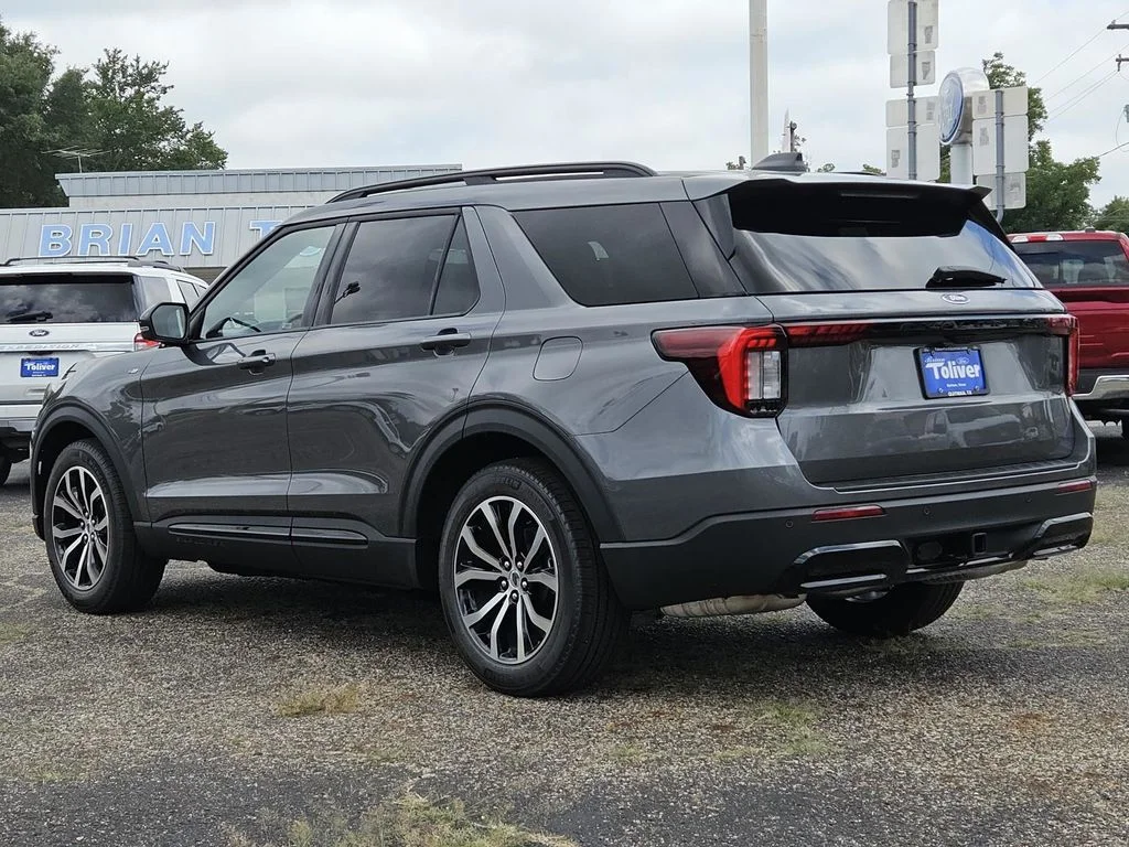 New 2026 Carbonized Gray Metallic Ford ST-Line image 7