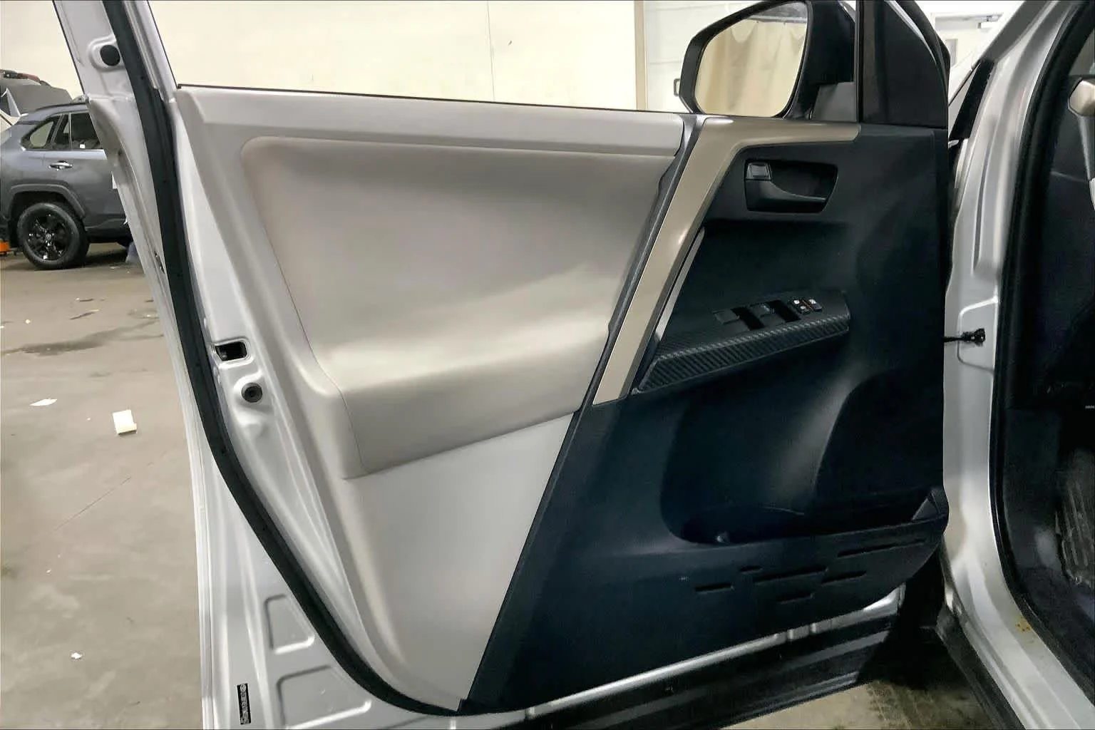 Used 2013 Classic Silver Metallic Toyota LE image 22