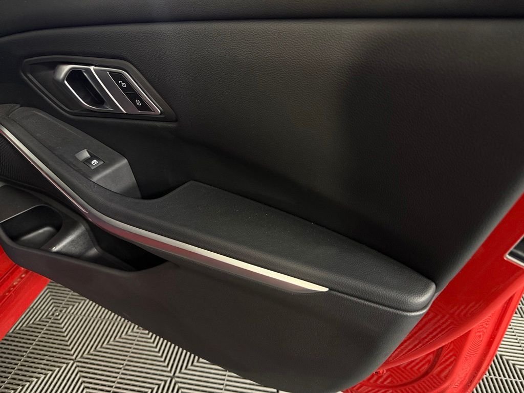 2023 BMW 3 Series 330e - Photo 33