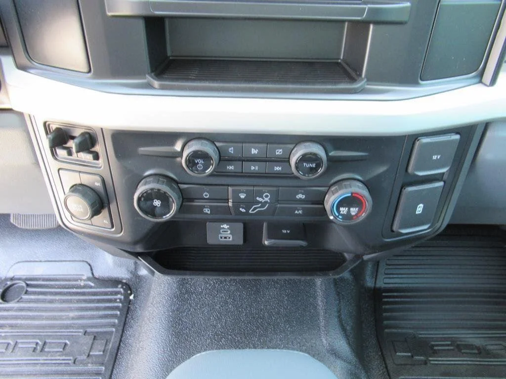 2024 Ford F-550 Super Duty Chassis Cab XL - Photo 22