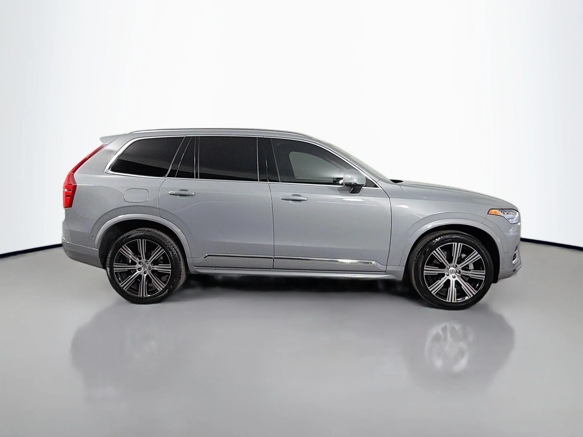 Used 2024 Gray Volvo T8 Plus Bright Theme 7 Passenger image 5
