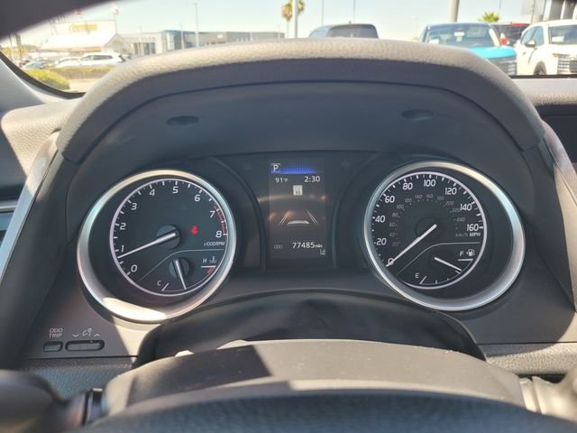 Used 2022 White Toyota LE image 29