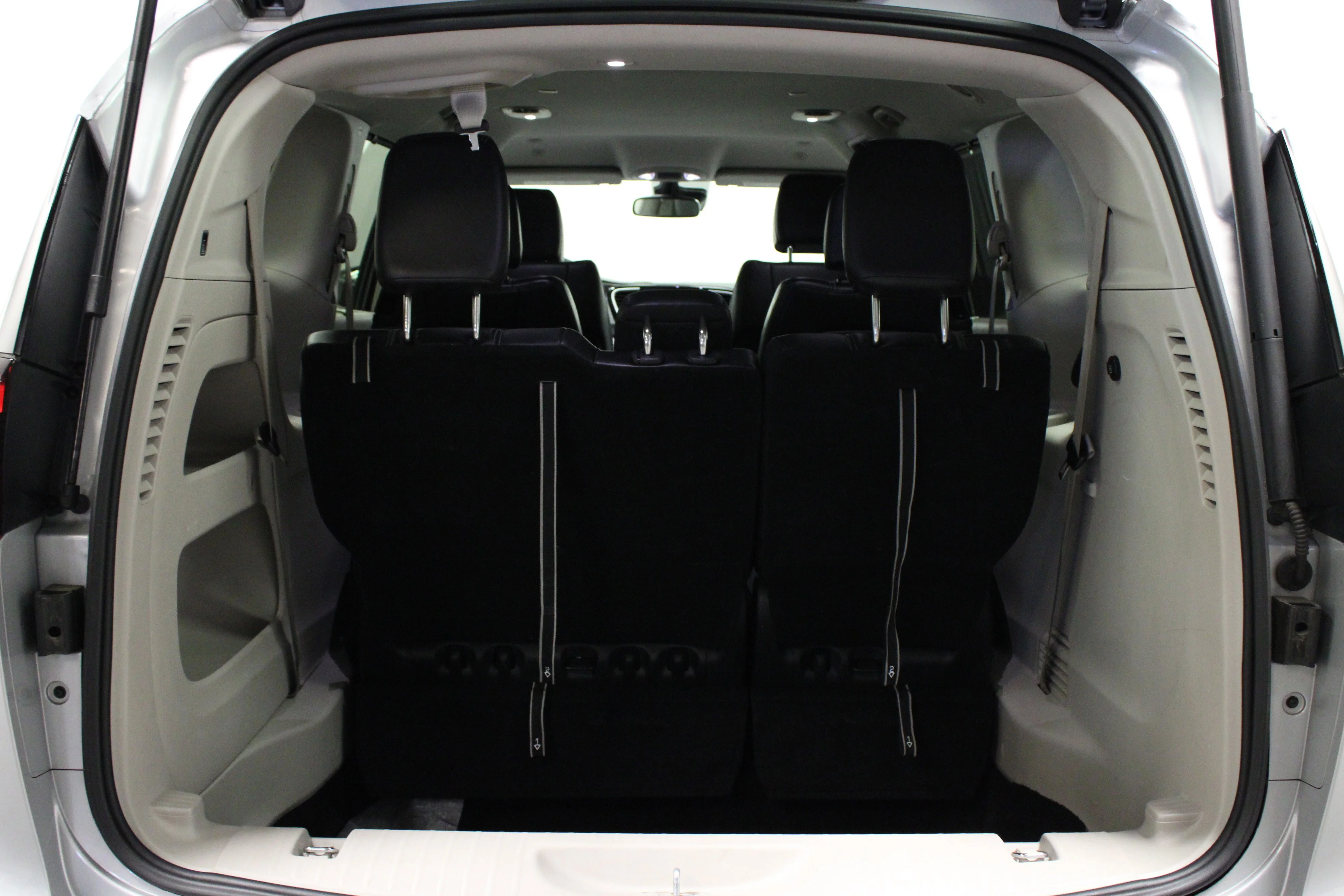 Used 2024 Silver Mist Clearcoat Chrysler Touring L image 15