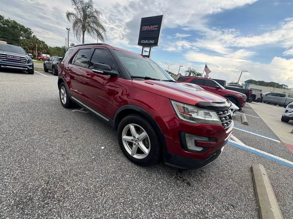 Used 2017 Red Ford XLT image 3
