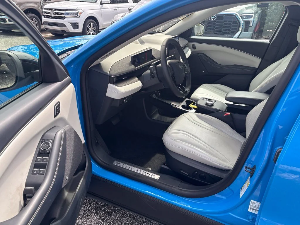 Used 2023 Blue Ford Premium image 5