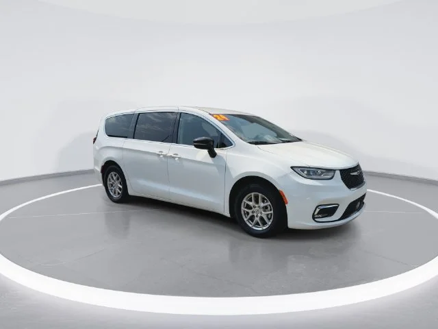 Used 2024 White Chrysler Touring L image 2
