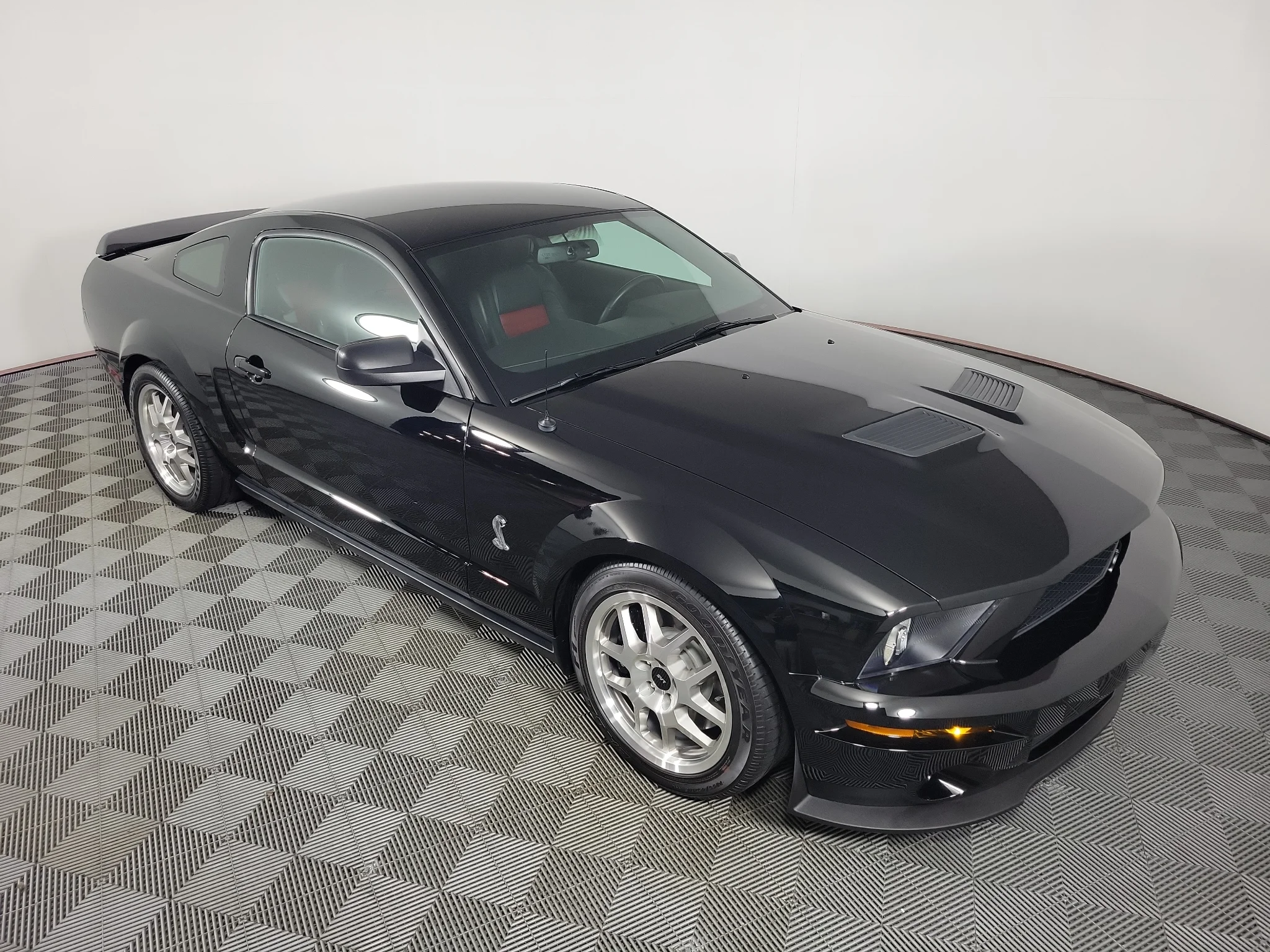 Used 2008 Ebony Clearcoat Ford Shelby GT500 image 2
