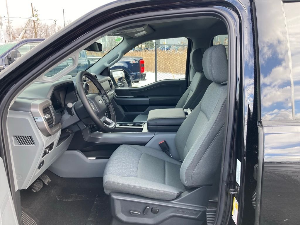 Used 2025 Black Ford XLT image 26