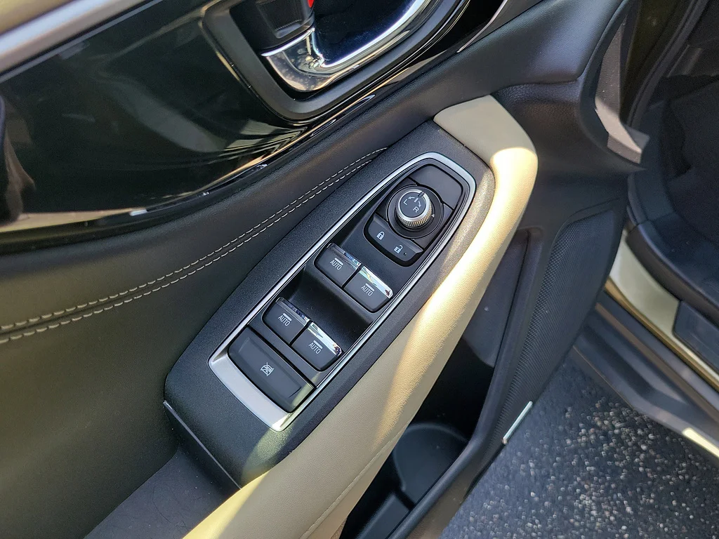Used 2024 GREEN Subaru Limited image 19