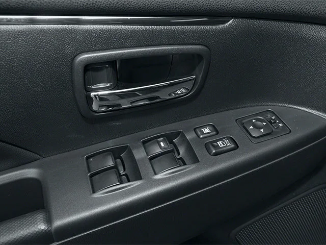 Used 2014  Mitsubishi ES image 18