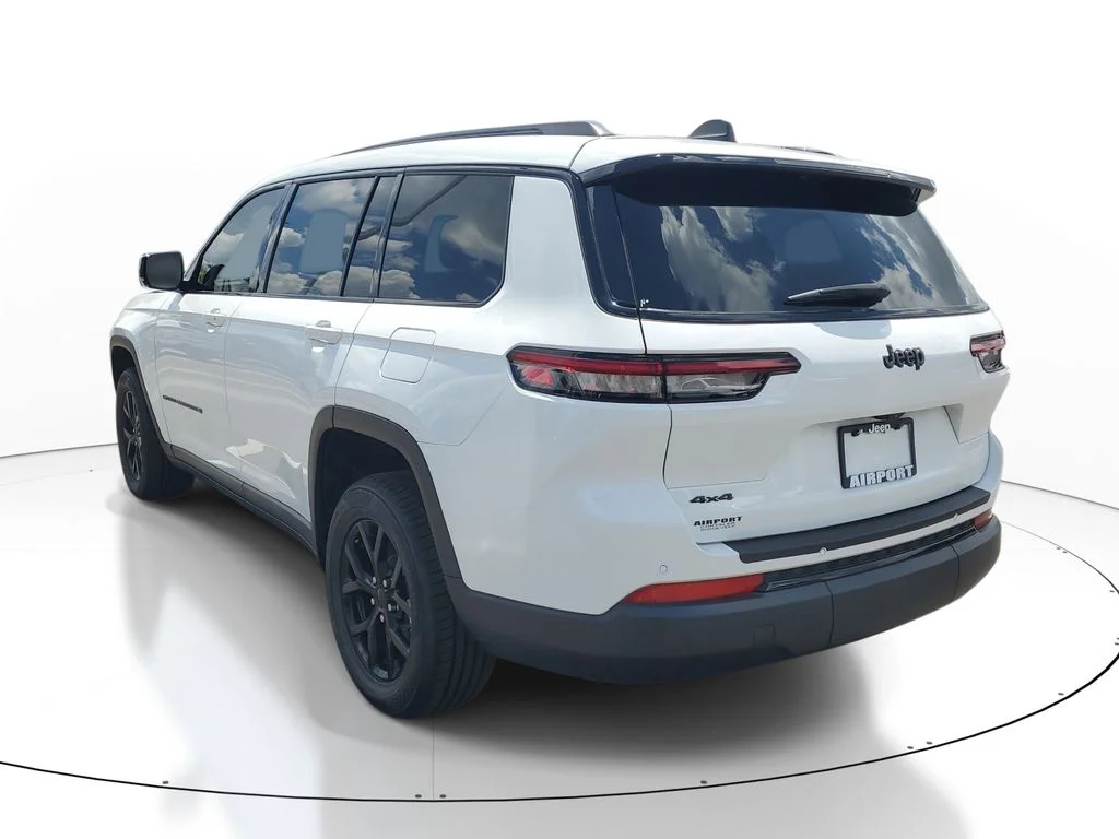 Used 2024 White Jeep Altitude image 4
