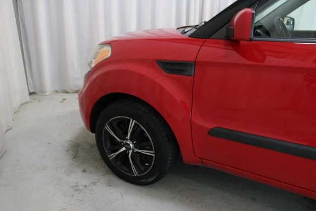 Used 2010 Red Kia Plus image 31