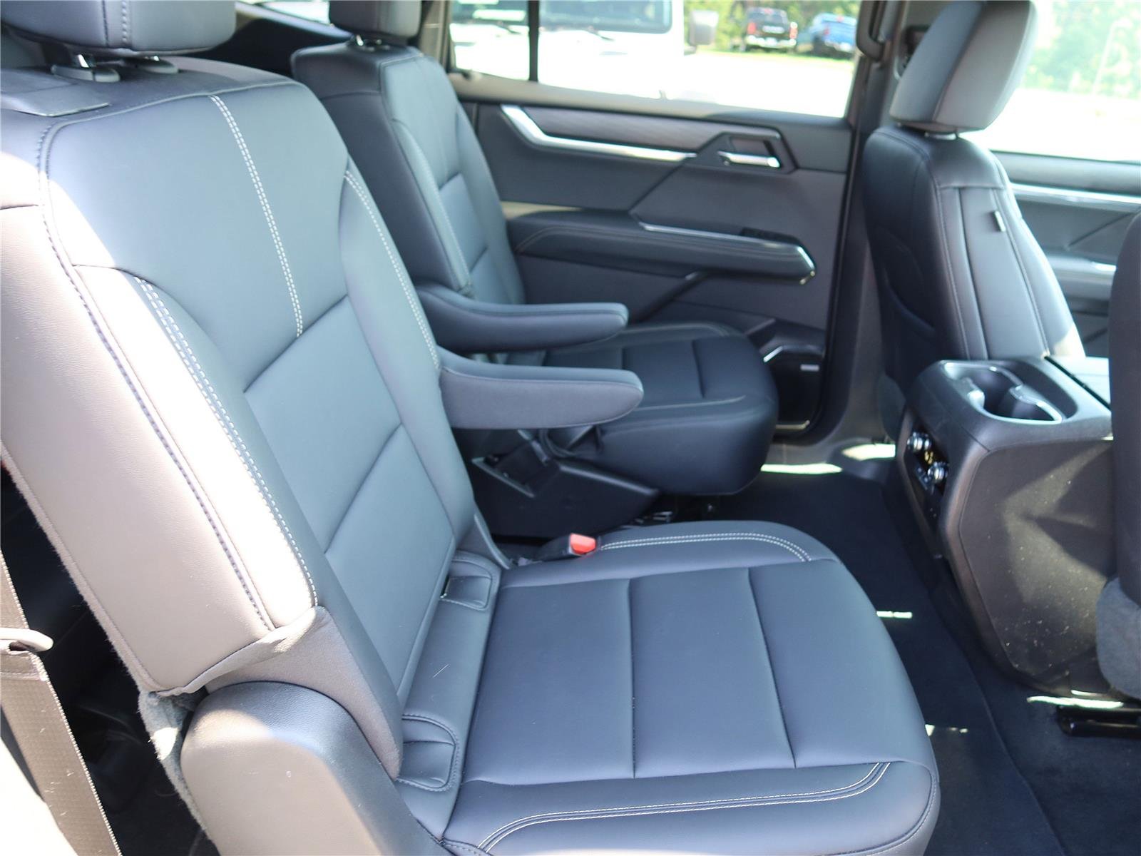 Used 2026 Ebony Twilight Metallic GMC FWD Elevation image 8
