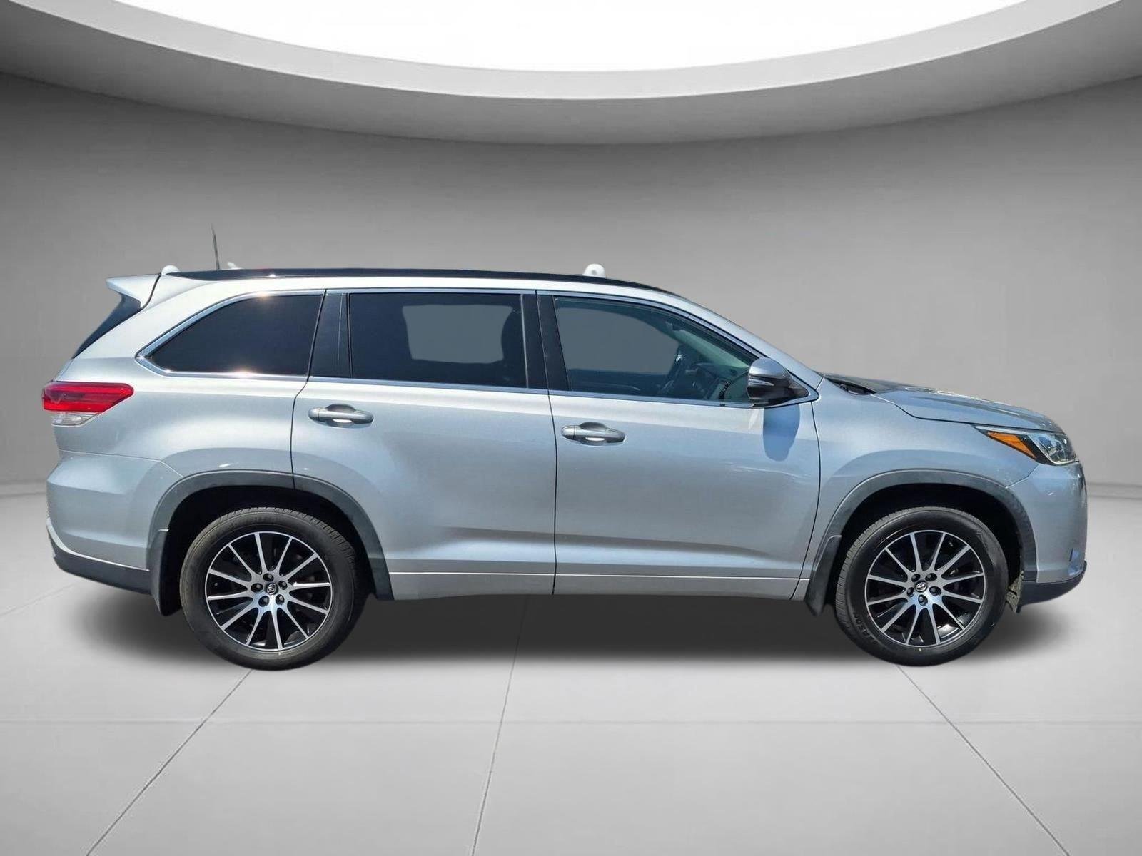 Used 2018 Celestial Silver Metallic Toyota SE image 6