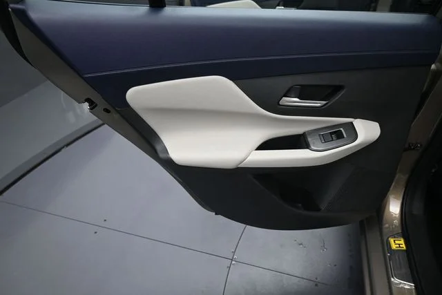 New 2026 Brown Nissan SL image 10