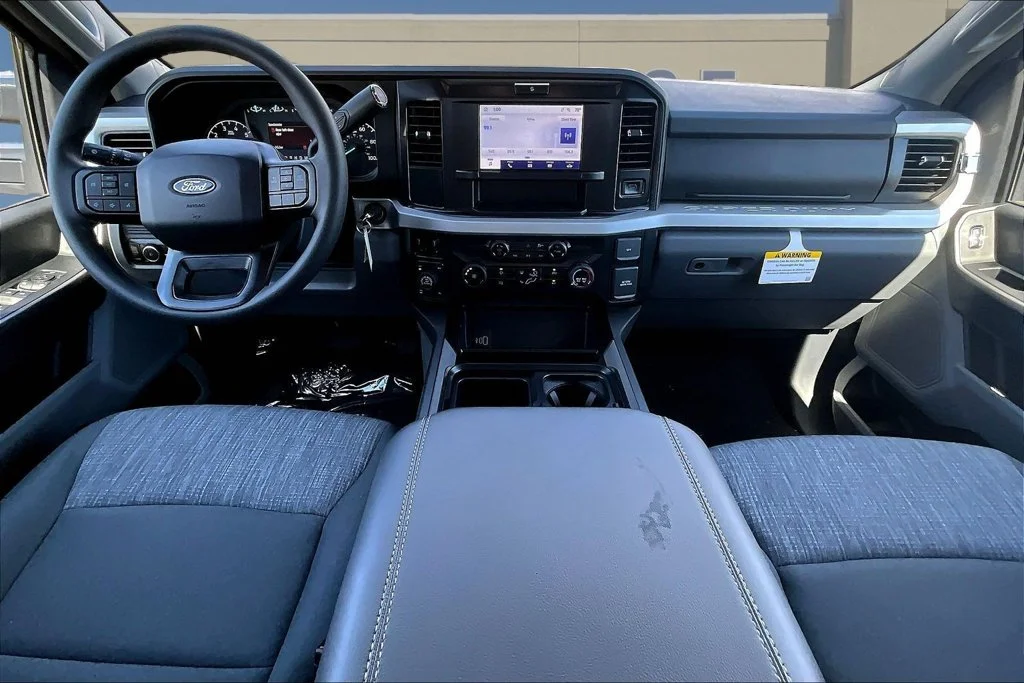 New 2027 Oxford White Ford F-250® XLT image 5