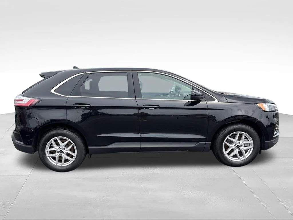 Used 2024 Agate Black Metallic Ford SEL image 7
